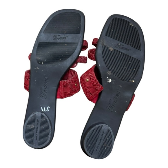 Beautiful Red Leather‎ sandals w/Buckle design by Trotters size 10N - Picture 6 of 7